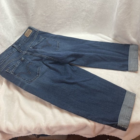 Womens Levi Size 8 denim capri 17” inseam - Picture 9 of 12